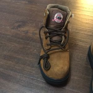 New w/o all tags. Brahma boot. Unisex.